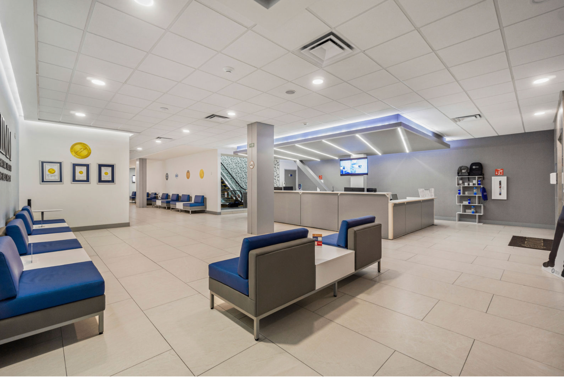Hospital Cyntar lobby and reception area